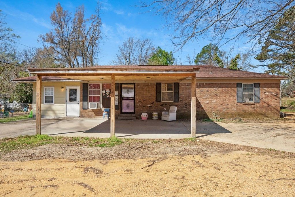 Photo of 145 Broome St, CHARLESTON, MS 38921 (MLS # 166962)