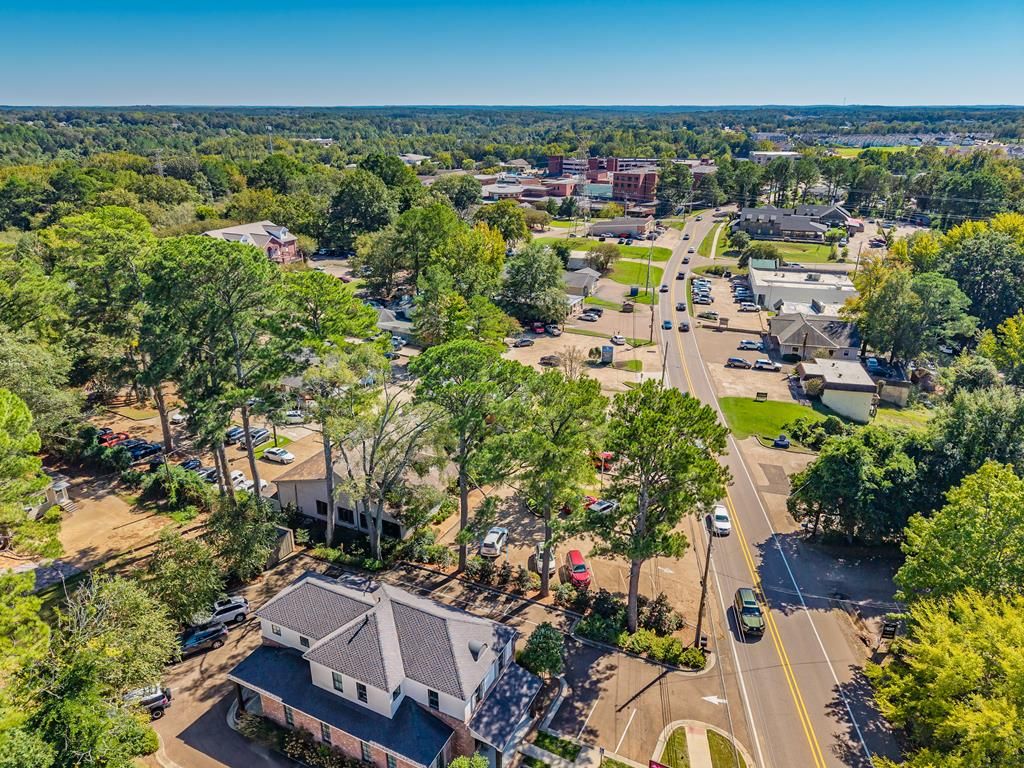 Photo of 2155 South Lamar Blvd, OXFORD, MS 38655 (MLS # 161888)