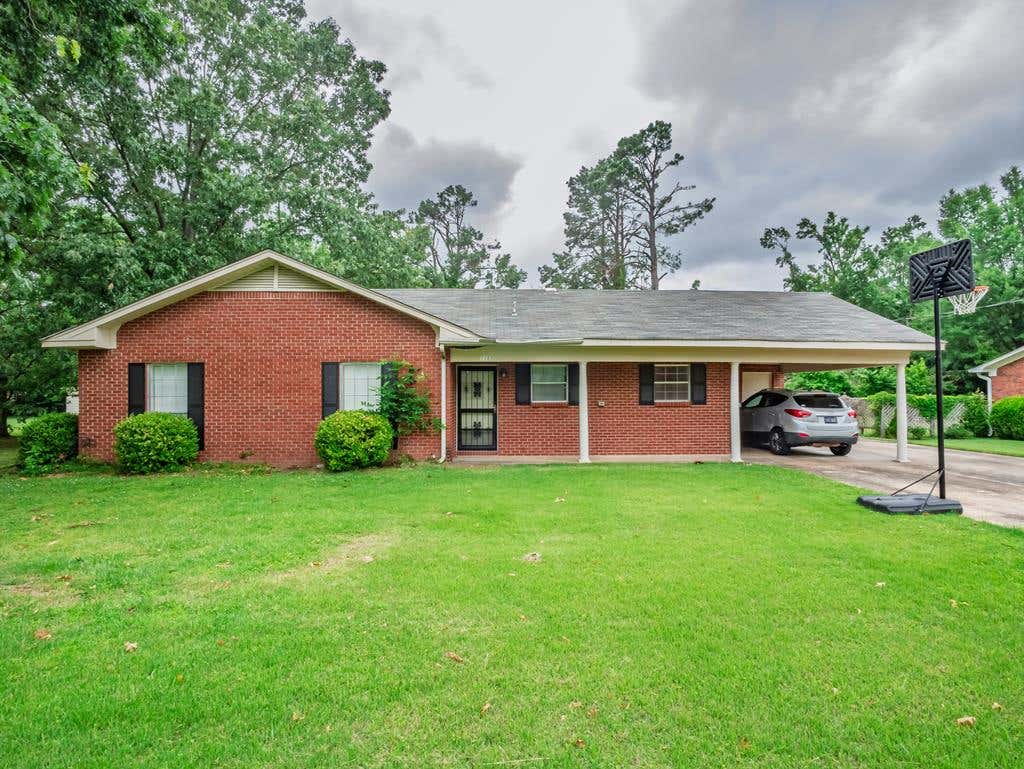 Photo of 115 1/2 Marie ST, BATESVILLE, MS 38606 (MLS # 167703)