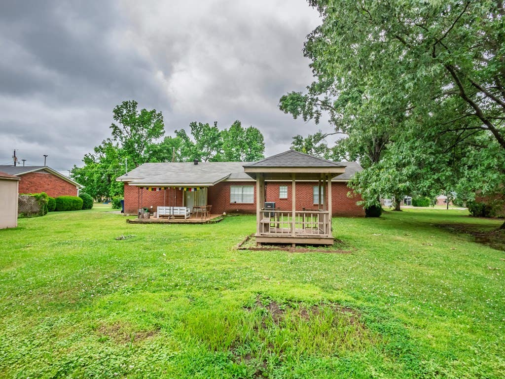 Photo of 115 1/2 Marie ST, BATESVILLE, MS 38606 (MLS # 167703)