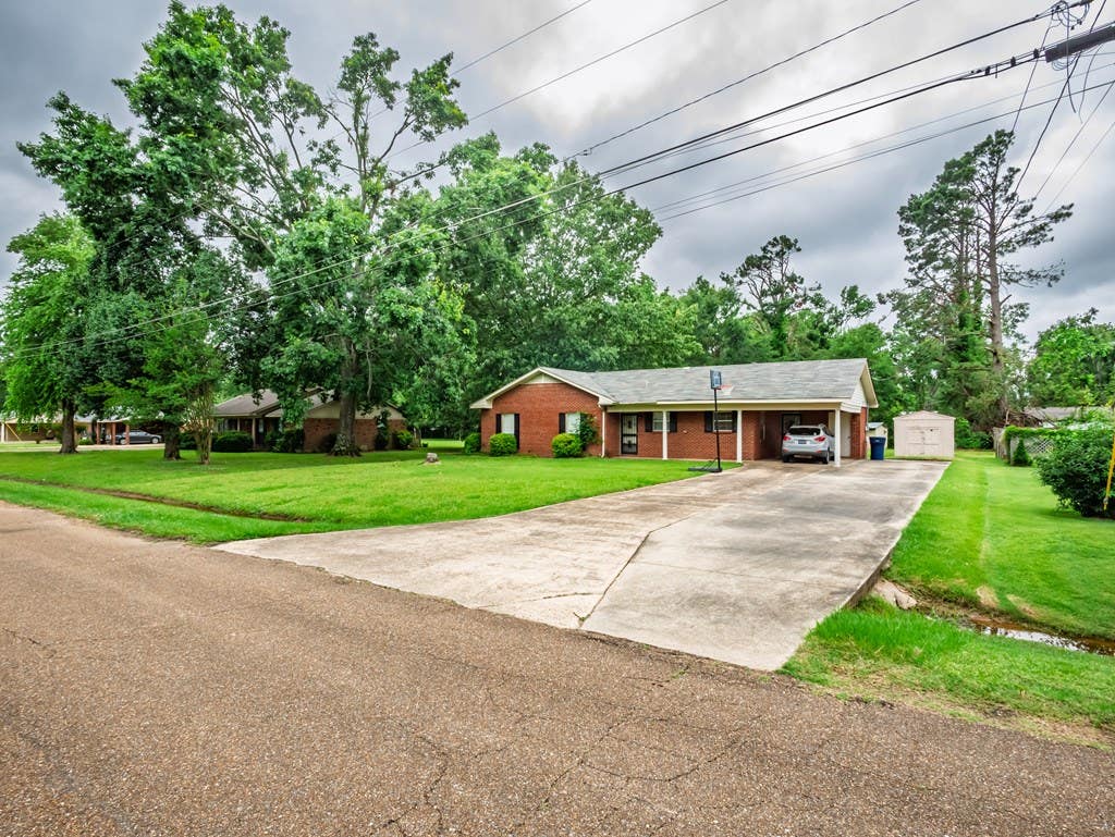Photo of 115 1/2 Marie ST, BATESVILLE, MS 38606 (MLS # 167703)
