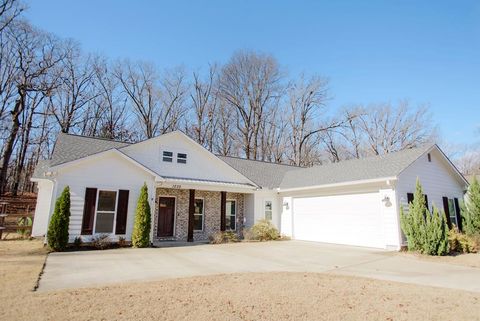 Photo of 1030 Whitetail Landing, OXFORD, MS 38655 (MLS # 162329)