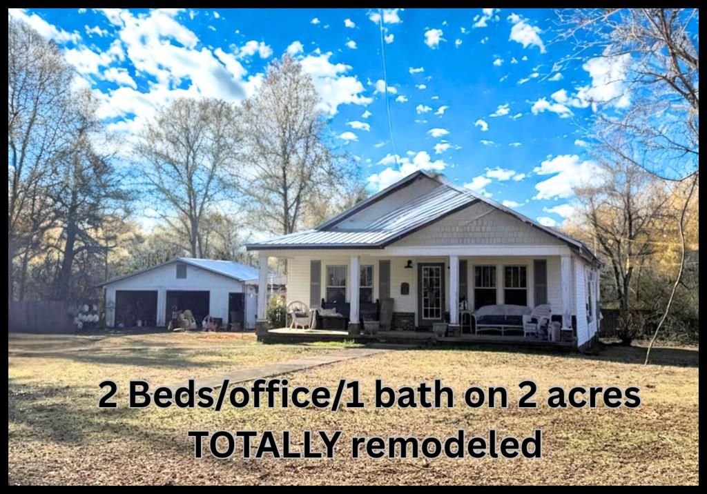 Photo of 826 Blackmur Drive, WATER VALLEY, MS 38965 (MLS # 164548)