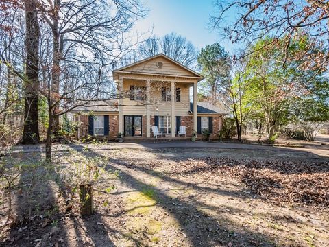 Photo of 104 Shagbark Drive, BATESVILLE, MS 38606 (MLS # 164442)