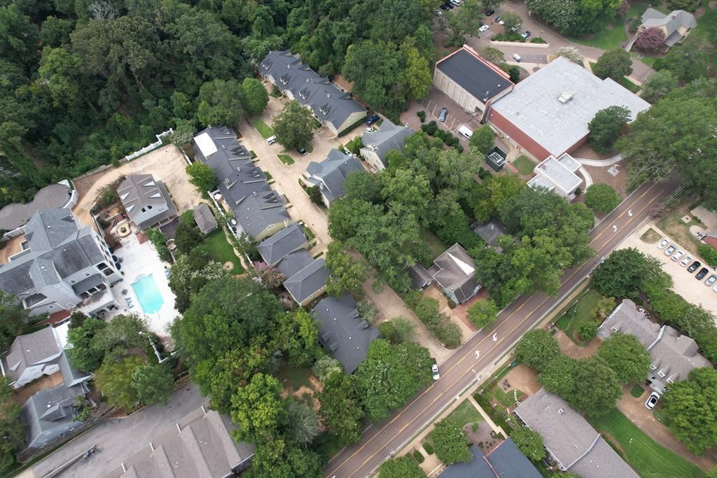 Photo of 714 University Avenue, OXFORD, MS 38655 (MLS # 166769)