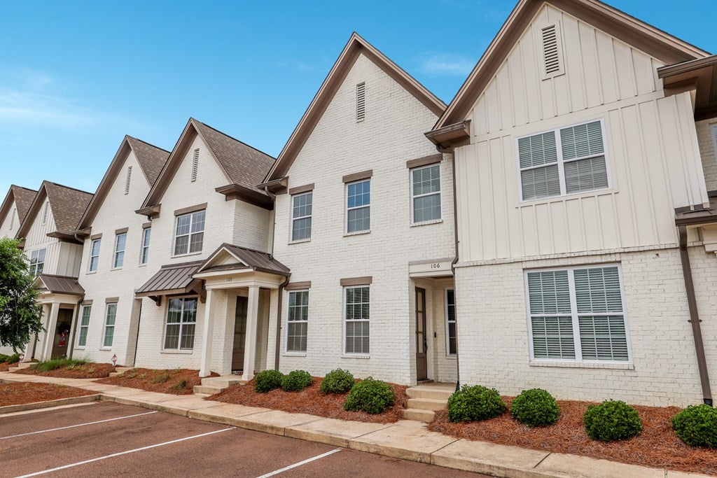 Photo of 102 Farm View Dr #106 DR, OXFORD, MS 38655 (MLS # 167542)