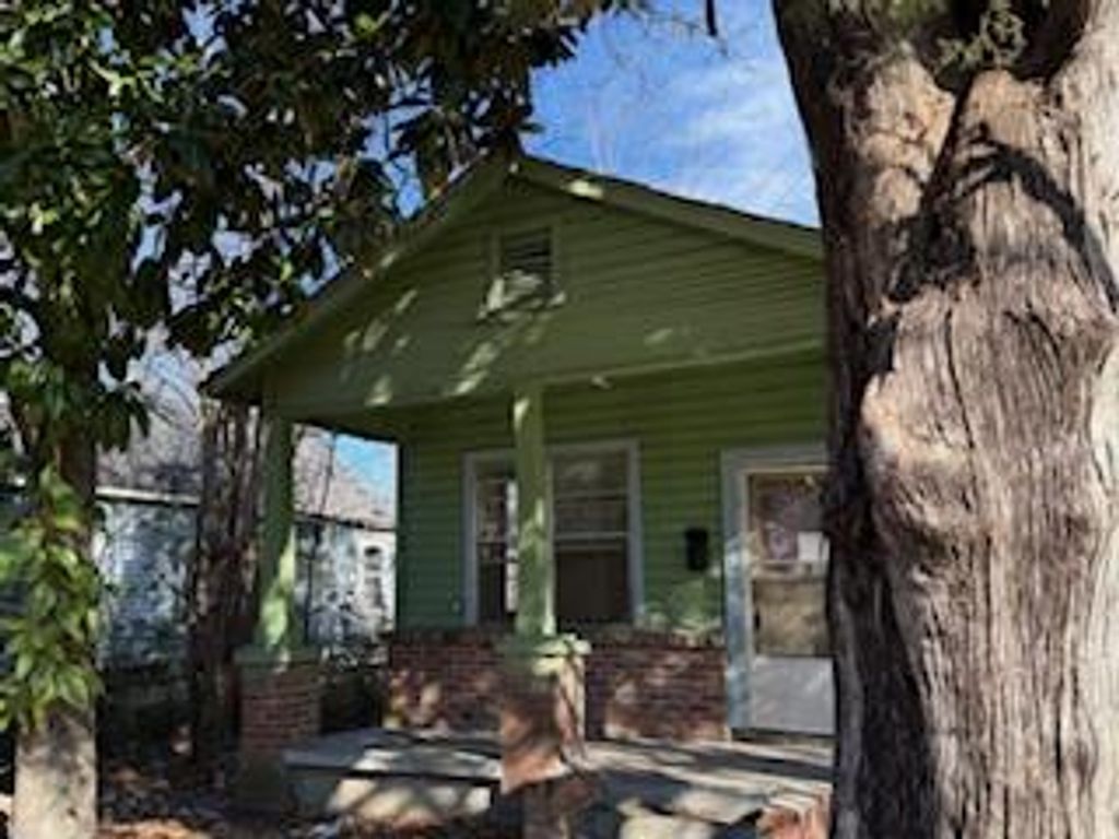 Photo of 319 Nichols Ave, GREENWOOD, MS 38930 (MLS # 162372)