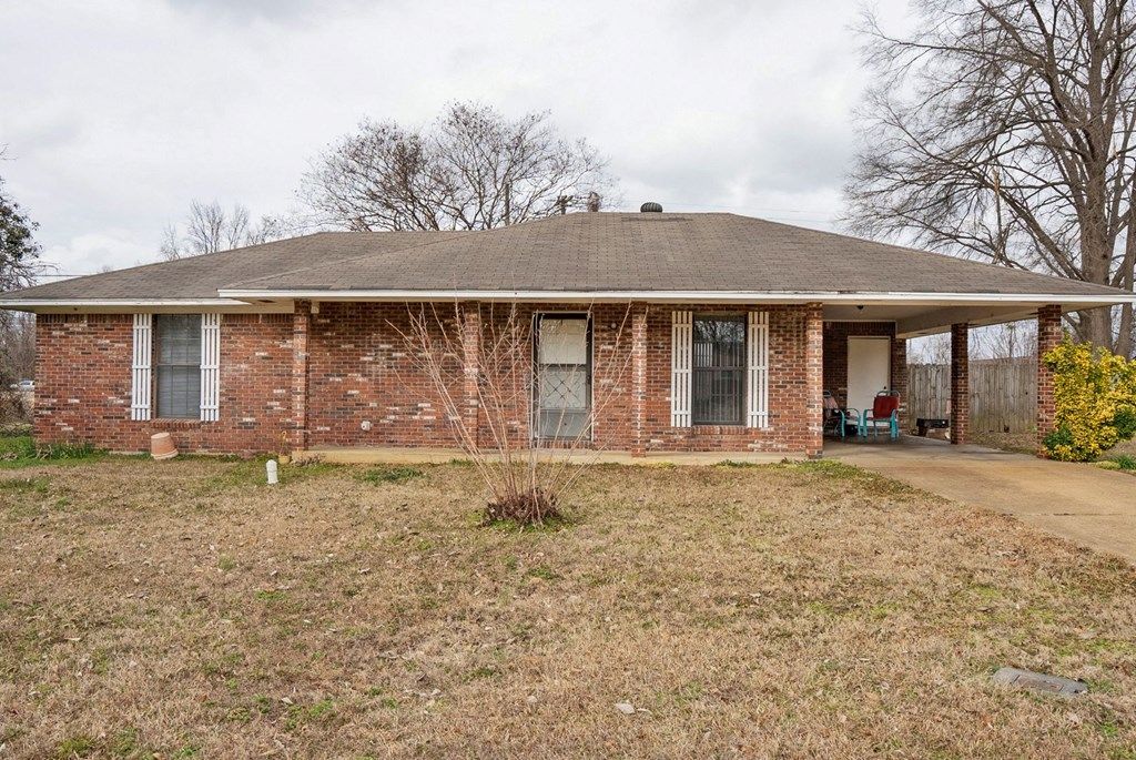 Photo of 202 Gay St, BATESVILLE, MS 38606 (MLS # 164600)