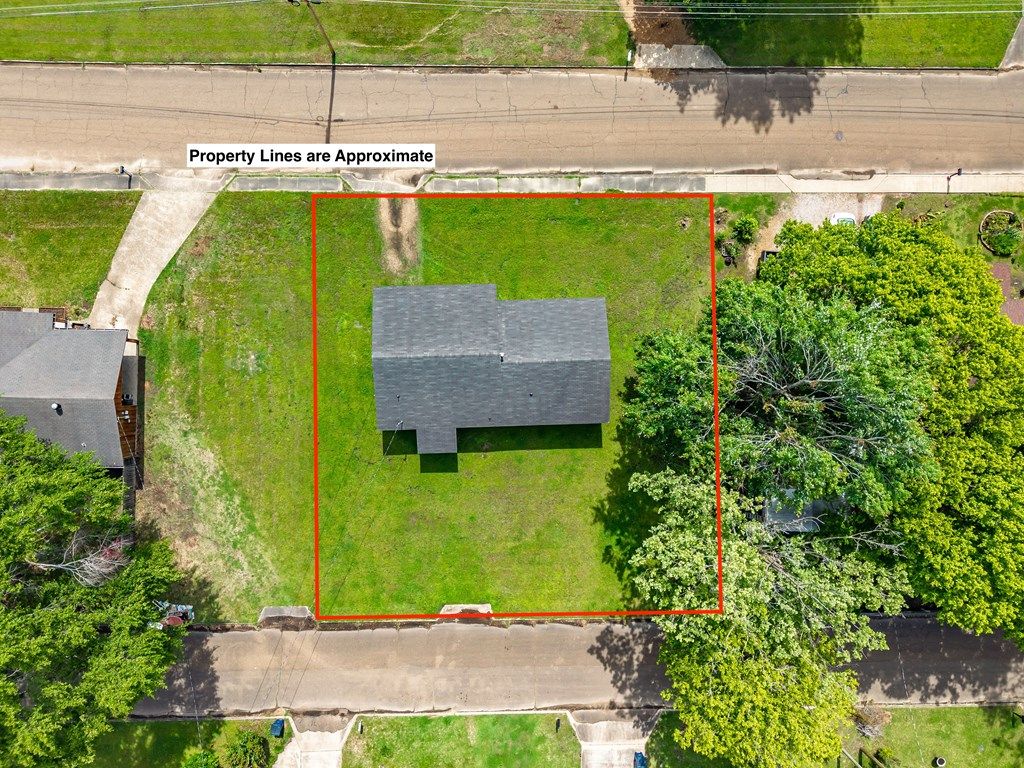 Photo of 1209 Jones Street, WATER VALLEY, MS 38965 (MLS # 167352)