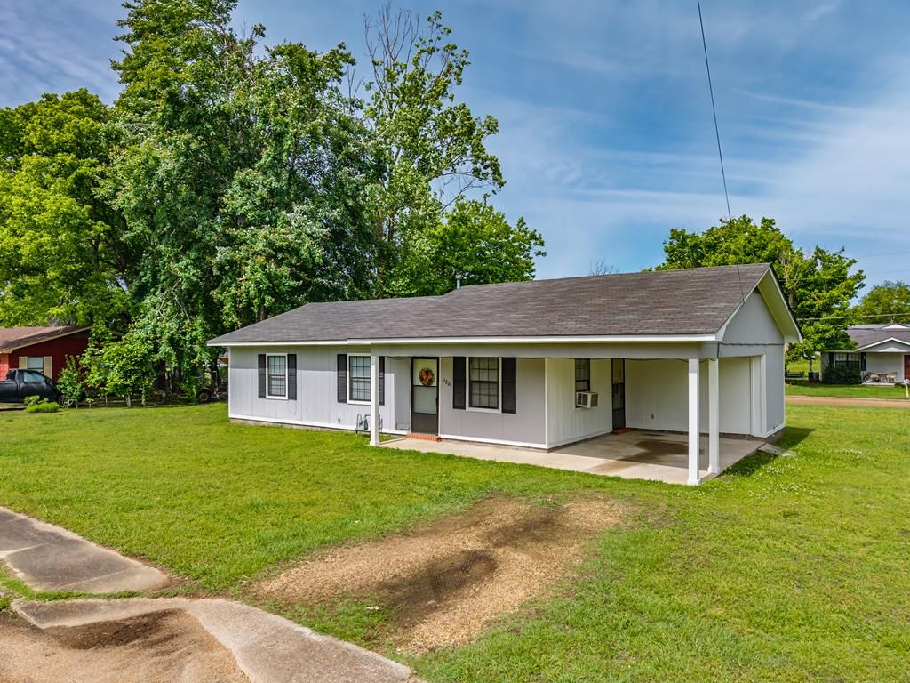 Photo of 1209 Jones Street, WATER VALLEY, MS 38965 (MLS # 167352)