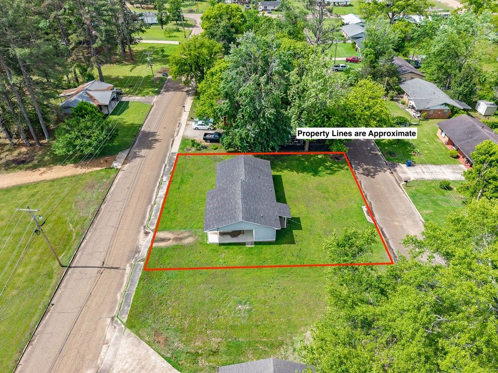 Photo of 1209 Jones Street, WATER VALLEY, MS 38965 (MLS # 167352)