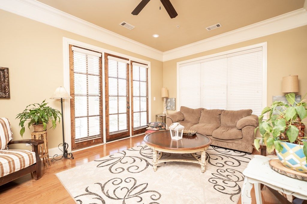 Photo of 910 Augusta Dr #303 Dr, OXFORD, MS 38655 (MLS # 167146)