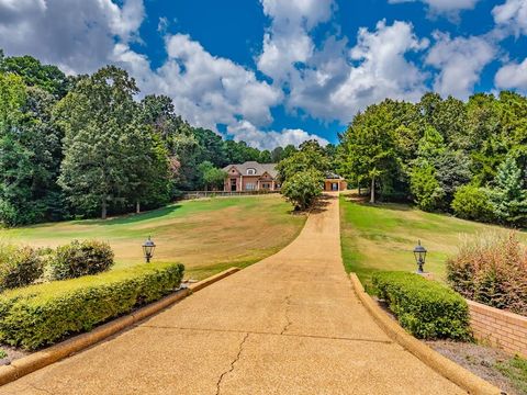 Photo of 505 Woodland Hills Drive, OXFORD, MS 38655 (MLS # 162111)