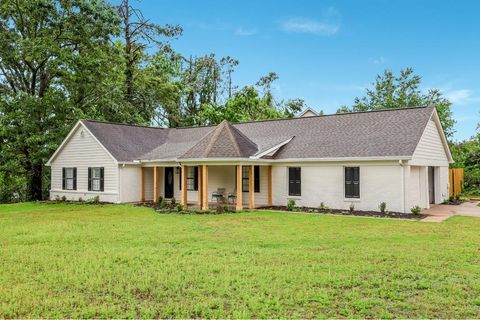 Photo of 427 Cherokee, OXFORD, MS 38655 (MLS # 167573)