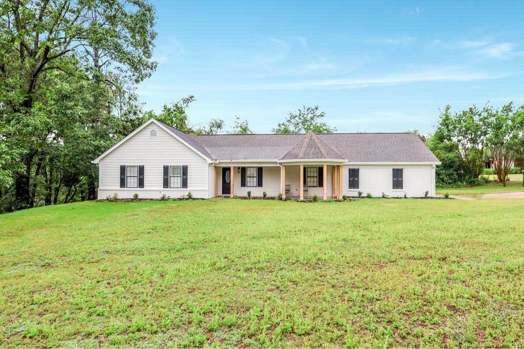 Photo of 427 Cherokee, OXFORD, MS 38655 (MLS # 167573)