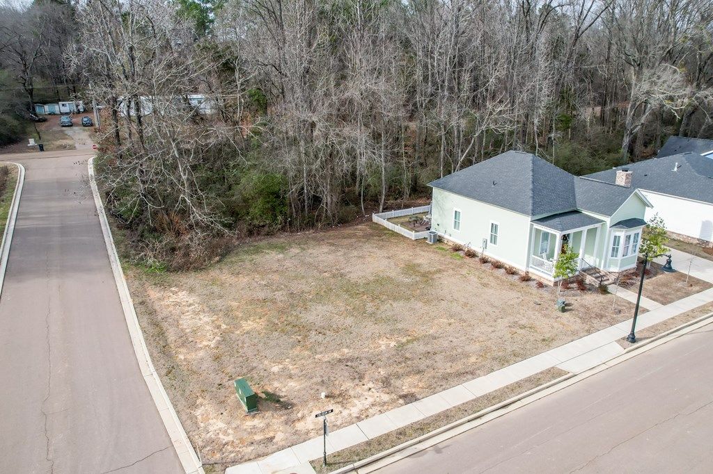 Photo of 1118 Coliseum Dr, TAYLOR, MS 38673 (MLS # 164448)