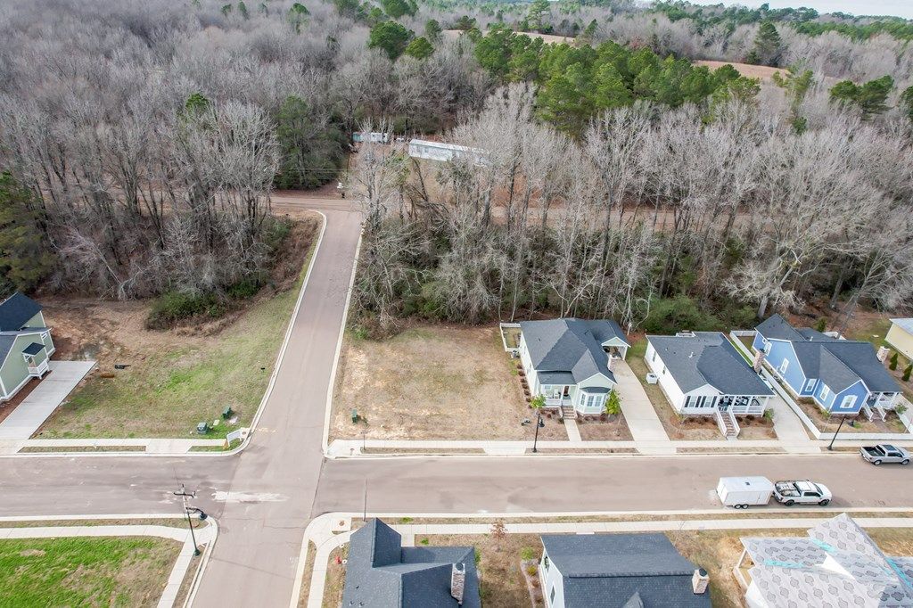 Photo of 1118 Coliseum Dr, TAYLOR, MS 38673 (MLS # 164448)