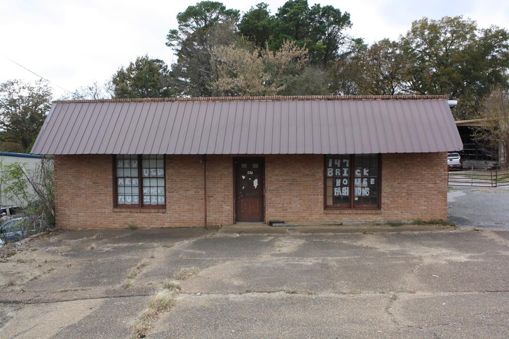 Photo of 147 Highway 51 North, BATESVILLE, MS 28606 (MLS # 162148)