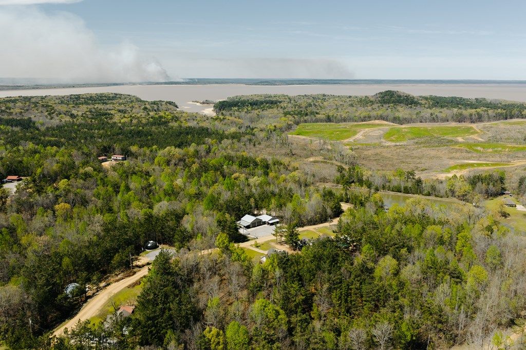 Photo of 475 Deer Creek Rd, GRENADA, MS 38901 (MLS # 166965)