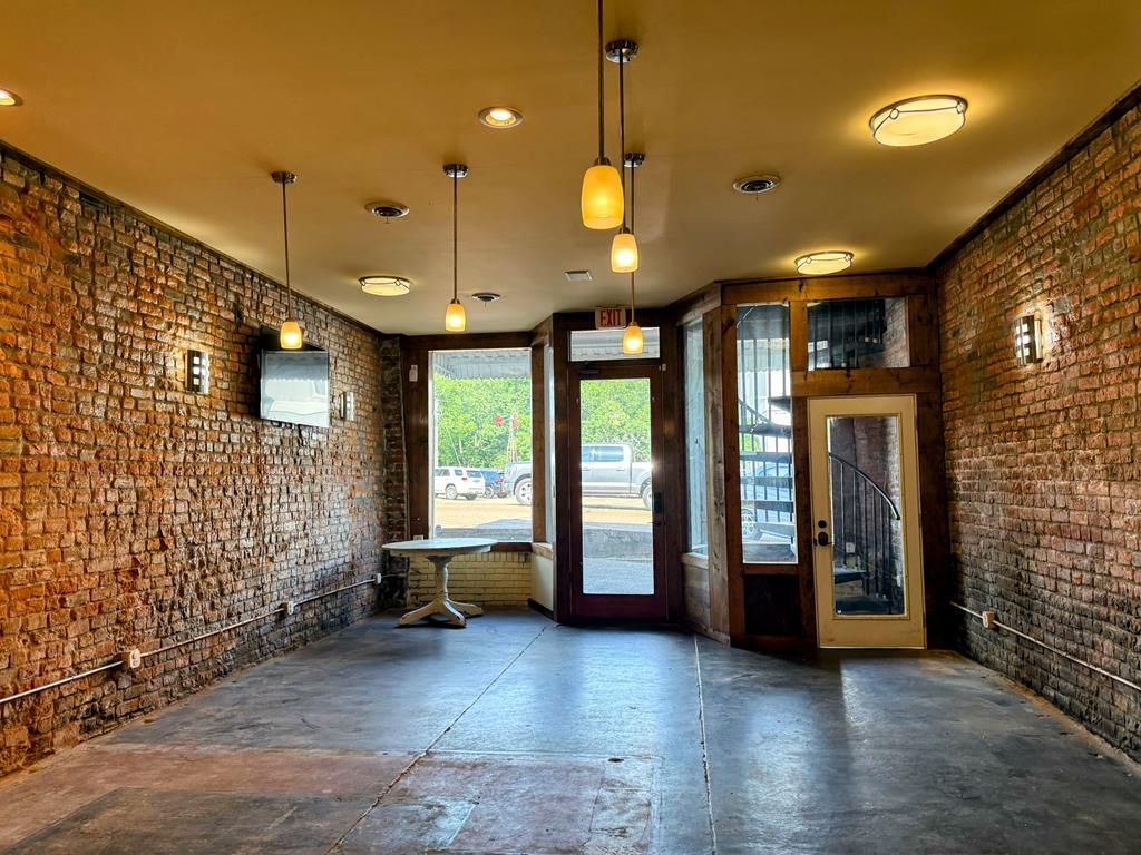 Photo of 405 North Main, WATER VALLEY, MS 38965 (MLS # 166802)