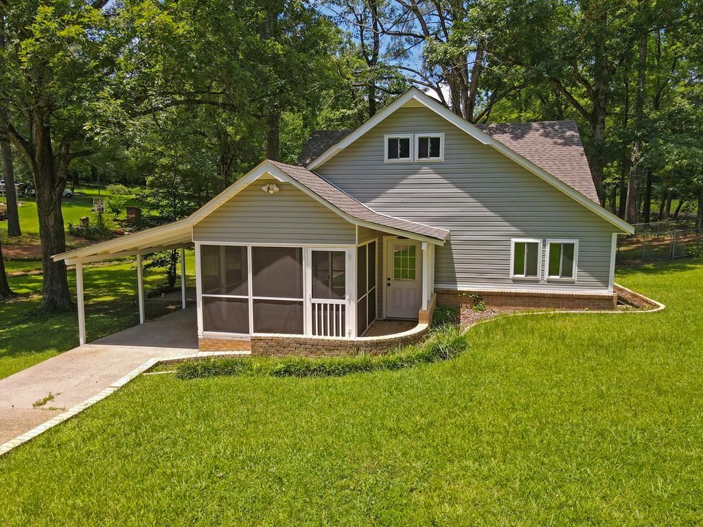 Photo of 319 Rogers Avenue, BRUCE, MS 38915 (MLS # 164464)