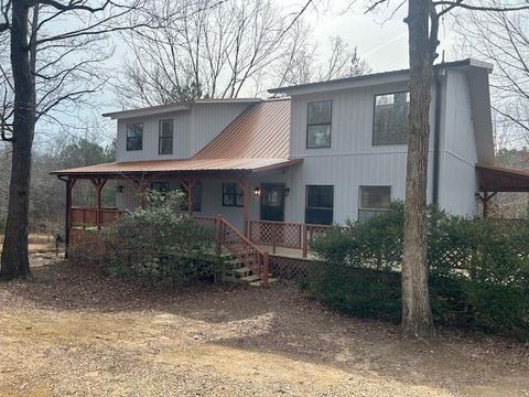 Photo of 156 Beaver Dam Cove, BATESVILLE, MS 38606 (MLS # 157366)