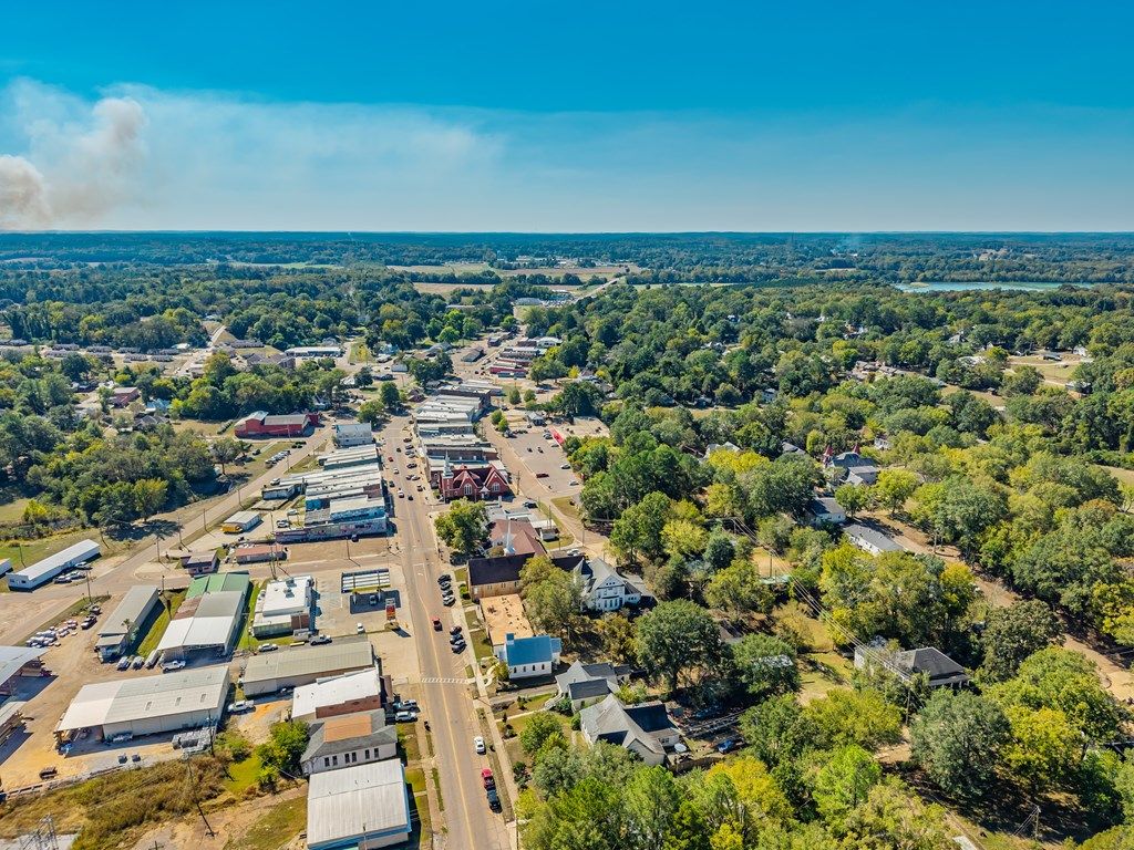 Photo of 615 N. Main Street, WATER VALLEY, MS 38965 (MLS # 161900)