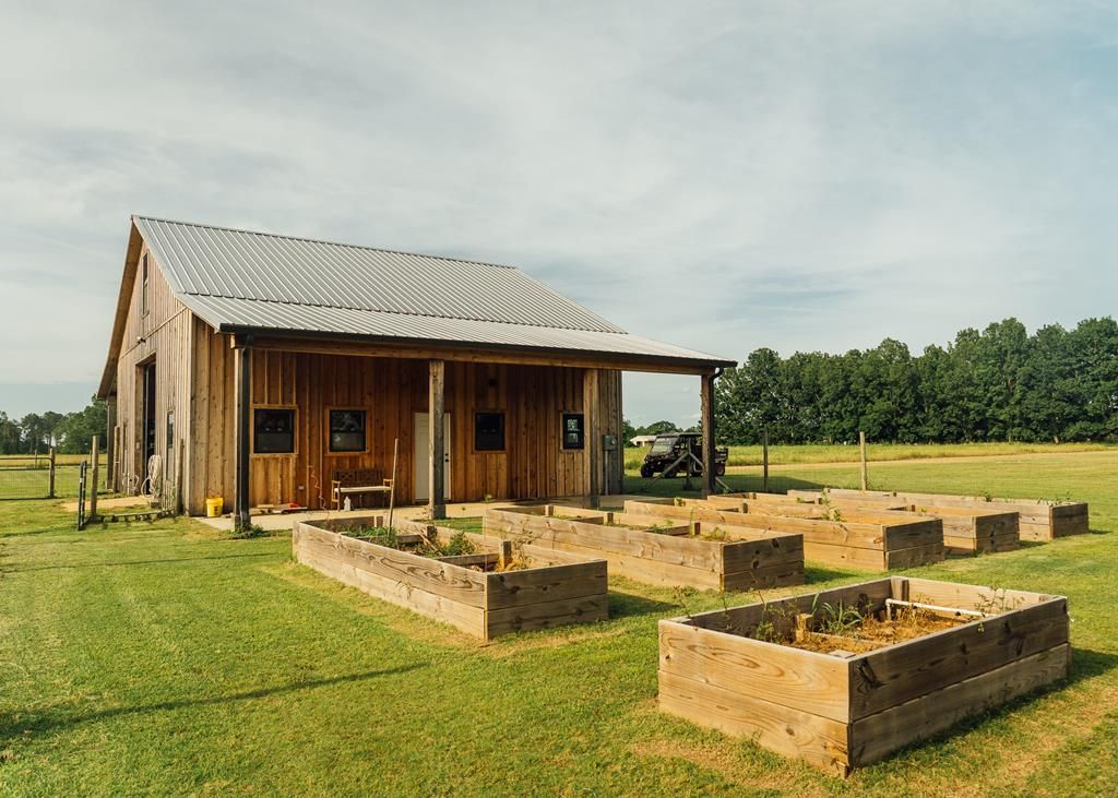 Photo of 447 County Road 215, ABBEVILLE, MS 38601 (MLS # 164742)