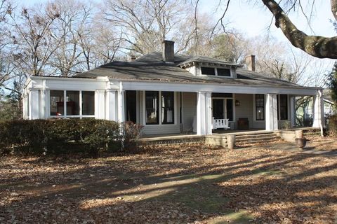 Photo of 128 Eureka Street, BATESVILLE, MS 38606 (MLS # 162368)