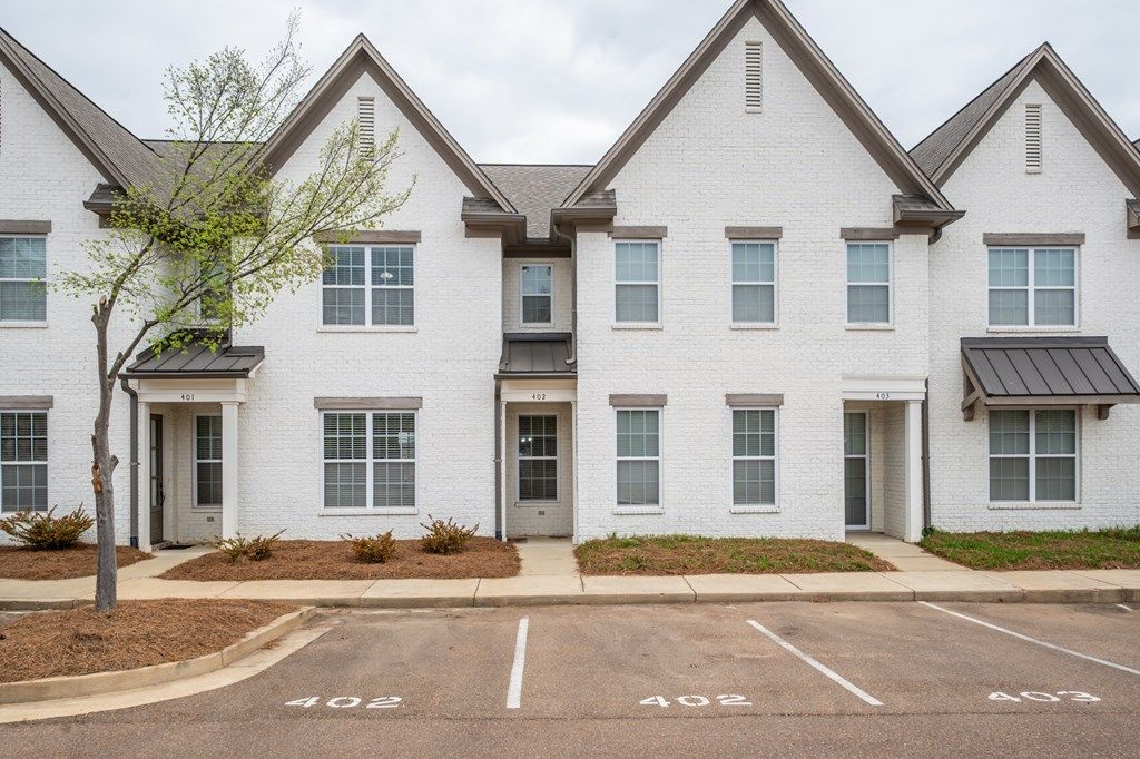 Photo of 102 Farm View Dr #402 Dr, OXFORD, MS 38655 (MLS # 167019)