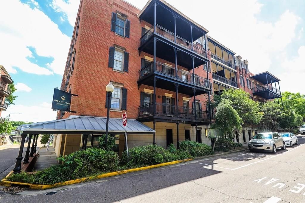 Photo of 1300 Van Buren #312 Ave, OXFORD, MS 38655 (MLS # 166808)