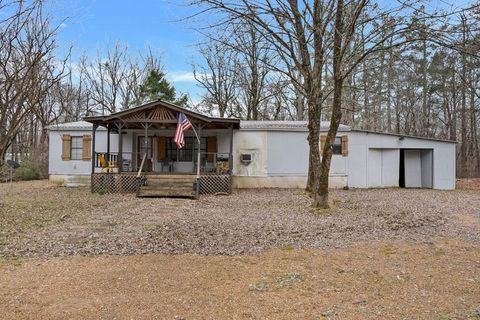 Photo of 396 S Pine Lake Dr, BATESVILLE, MS 38606 (MLS # 164659)