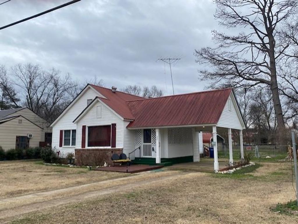 Photo of 337 East Missouri Avenue, CRENSHAW, MS 38621 (MLS # 162364)