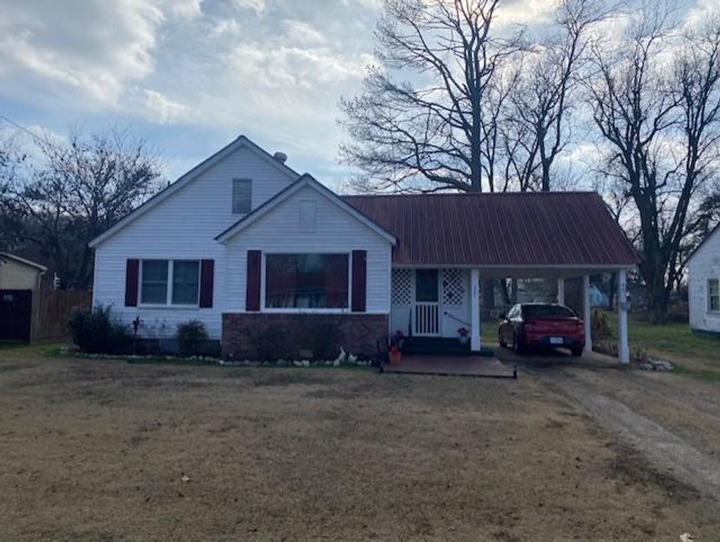 Photo of 337 East Missouri Avenue, CRENSHAW, MS 38621 (MLS # 162364)