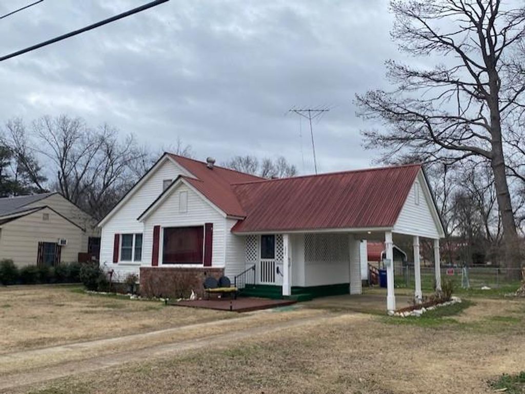 Photo of 337 East Missouri Avenue, CRENSHAW, MS 38621 (MLS # 162364)