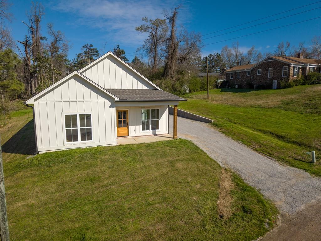 Photo of 90 Simmons Street, WATER VALLEY, MS 38965 (MLS # 166911)