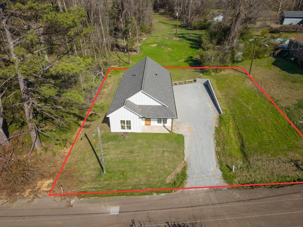 Photo of 90 Simmons Street, WATER VALLEY, MS 38965 (MLS # 166911)