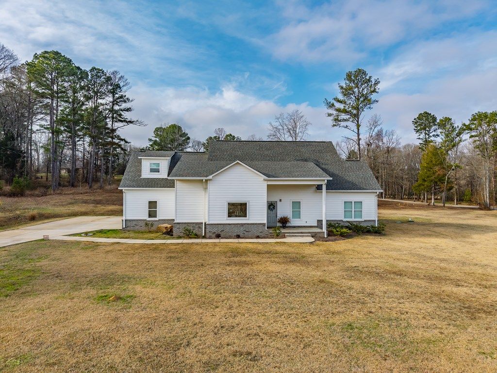 Photo of 87 County Road 97, WATER VALLEY, MS 38965 (MLS # 164382)