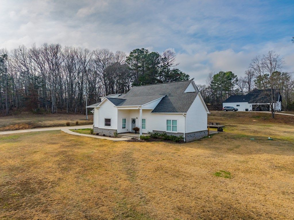 Photo of 87 County Road 97, WATER VALLEY, MS 38965 (MLS # 164382)