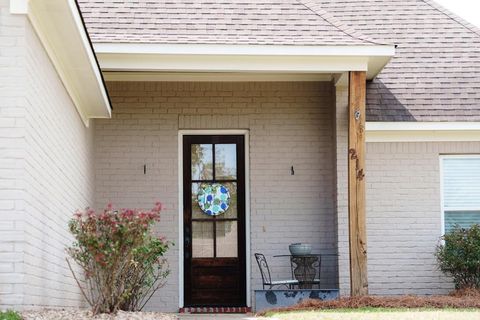 Photo of 214 Forest Glen Dr, OXFORD, MS 38655 (MLS # 167354)