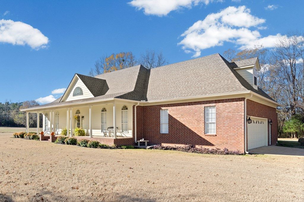 Photo of 350 Jackson Road, SENATOBIA, MS 38668 (MLS # 162190)