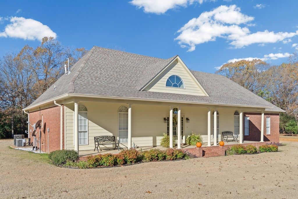 Photo of 350 Jackson Road, SENATOBIA, MS 38668 (MLS # 162190)