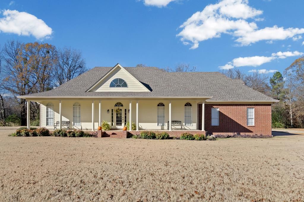 Photo of 350 Jackson Road, SENATOBIA, MS 38668 (MLS # 162190)