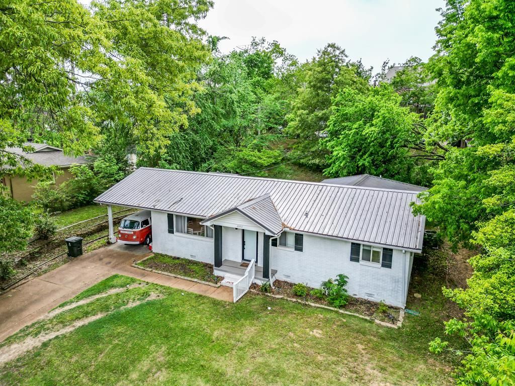 Photo of 2202 Scott Street, OXFORD, MS 38655 (MLS # 167255)