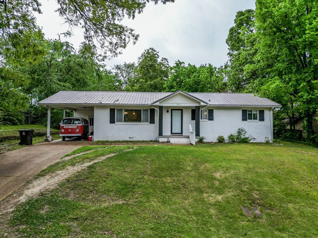 Photo of 2202 Scott Street, OXFORD, MS 38655 (MLS # 167255)