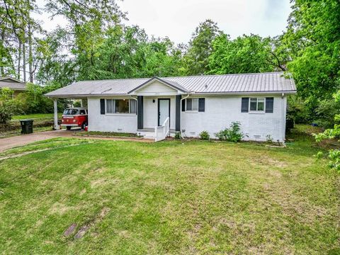 Photo of 2202 Scott Street, OXFORD, MS 38655 (MLS # 167255)