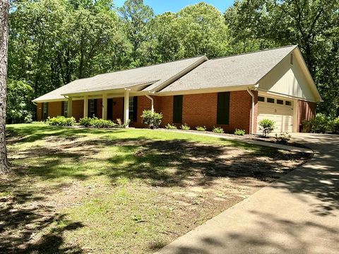 Photo of 128 Cedar Hill Dr, OXFORD, MS 38655 (MLS # 160736)