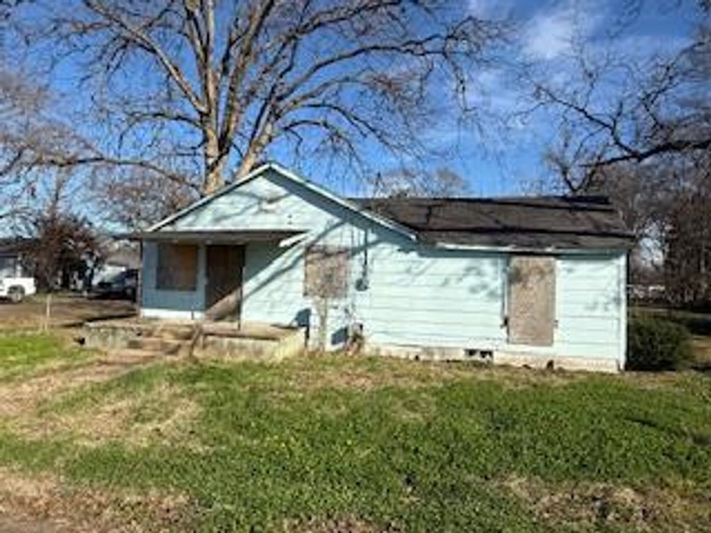 Photo of 601 Miller Avenue, GREENWOOD, MS 38930 (MLS # 164527)