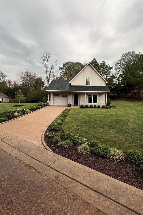 Photo of 104 Autumnwood Cove, BATESVILLE, MS 38606 (MLS # 162192)