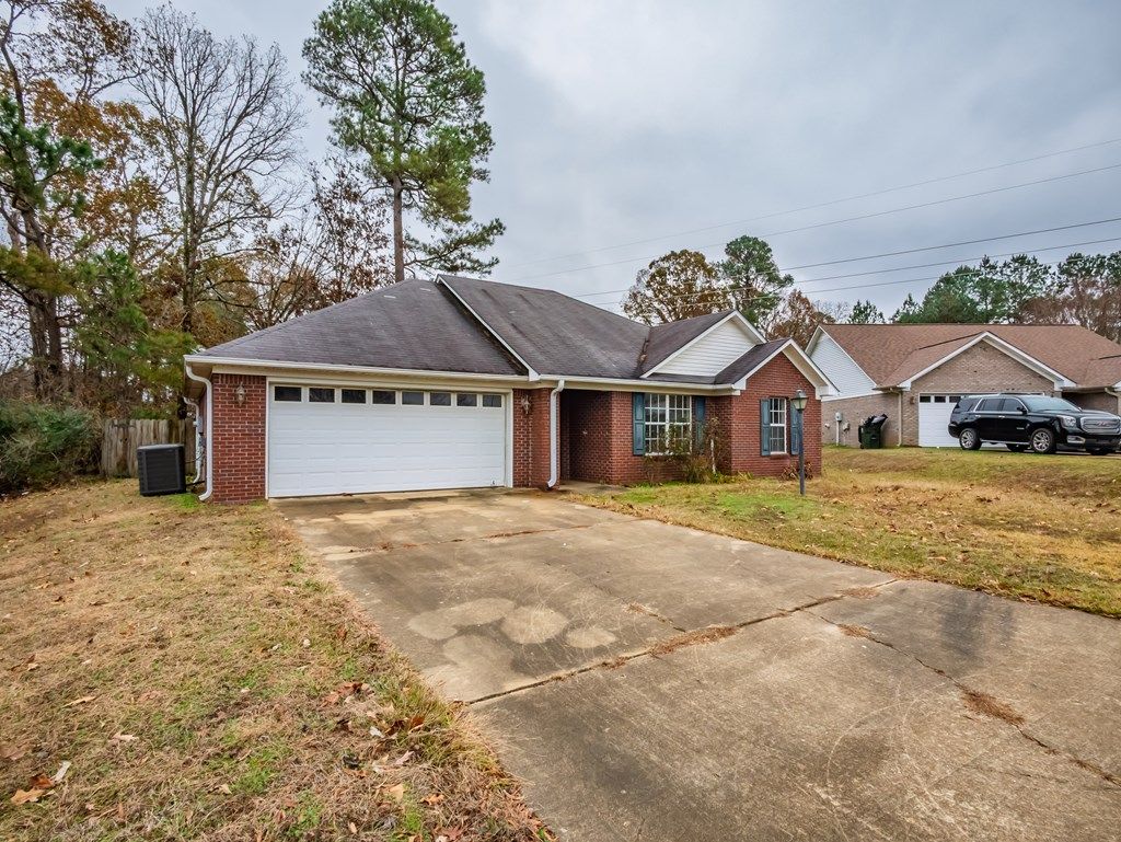 Photo of 151 Eagle Pointe Loop, OXFORD, MS 38655 (MLS # 162204)